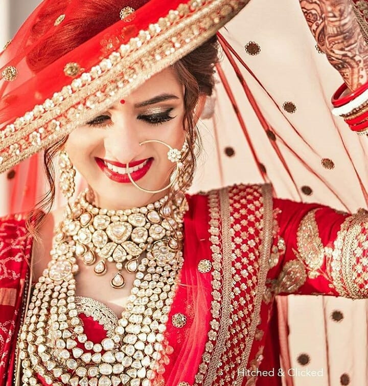 Bridal Poses With Dupatta