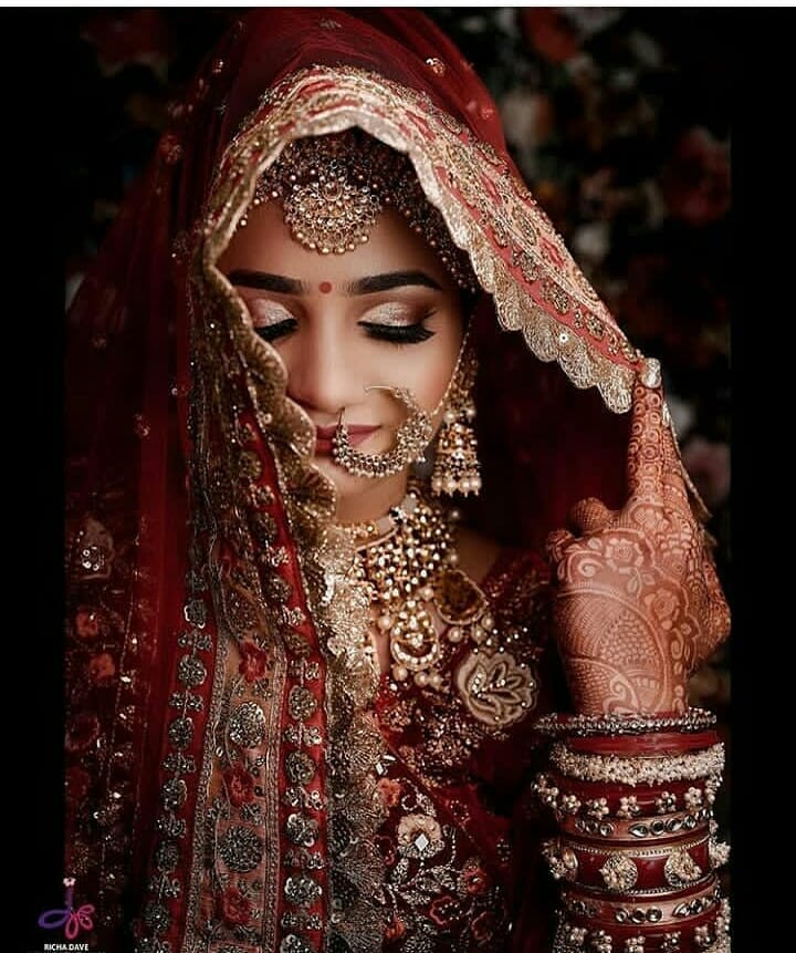 Bridal Poses With Dupatta