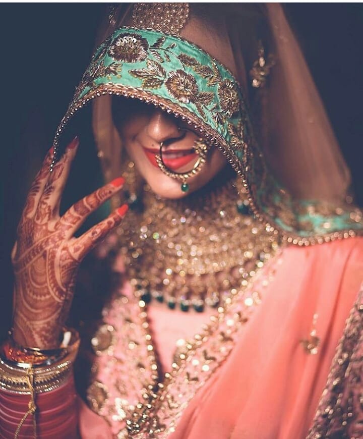 Bridal Poses With Dupatta