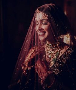 51 Bridal Poses With Dupatta (Veil Shots) For This Wedding Season - Wedbook