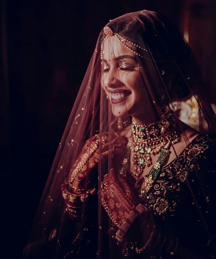 Bridal Poses With Dupatta