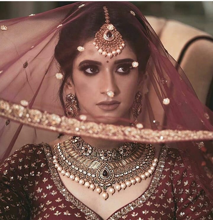 Bridal Poses With Dupatta