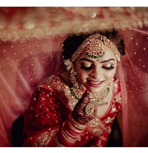 Bridal Poses With Dupatta