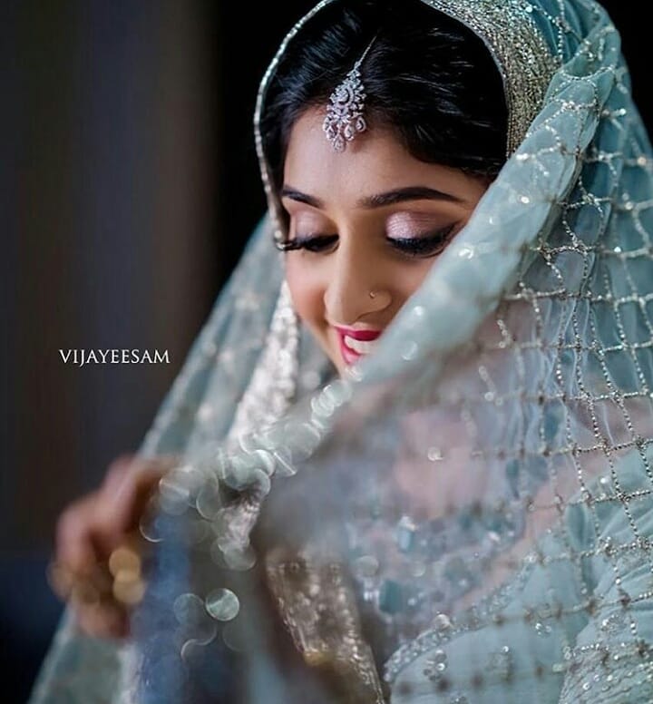 Bridal Poses With Dupatta