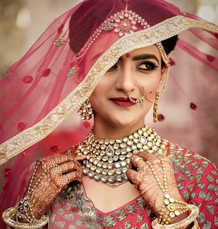 Bridal Poses With Dupatta