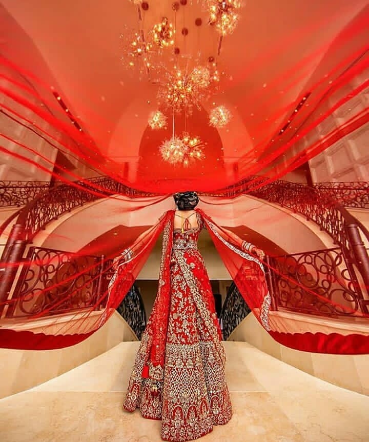 Bridal Poses With Dupatta