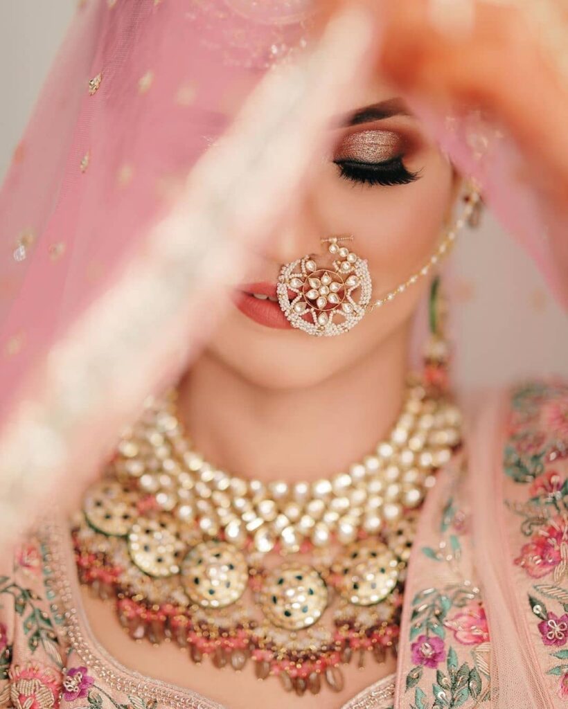 Bridal Poses With Dupatta