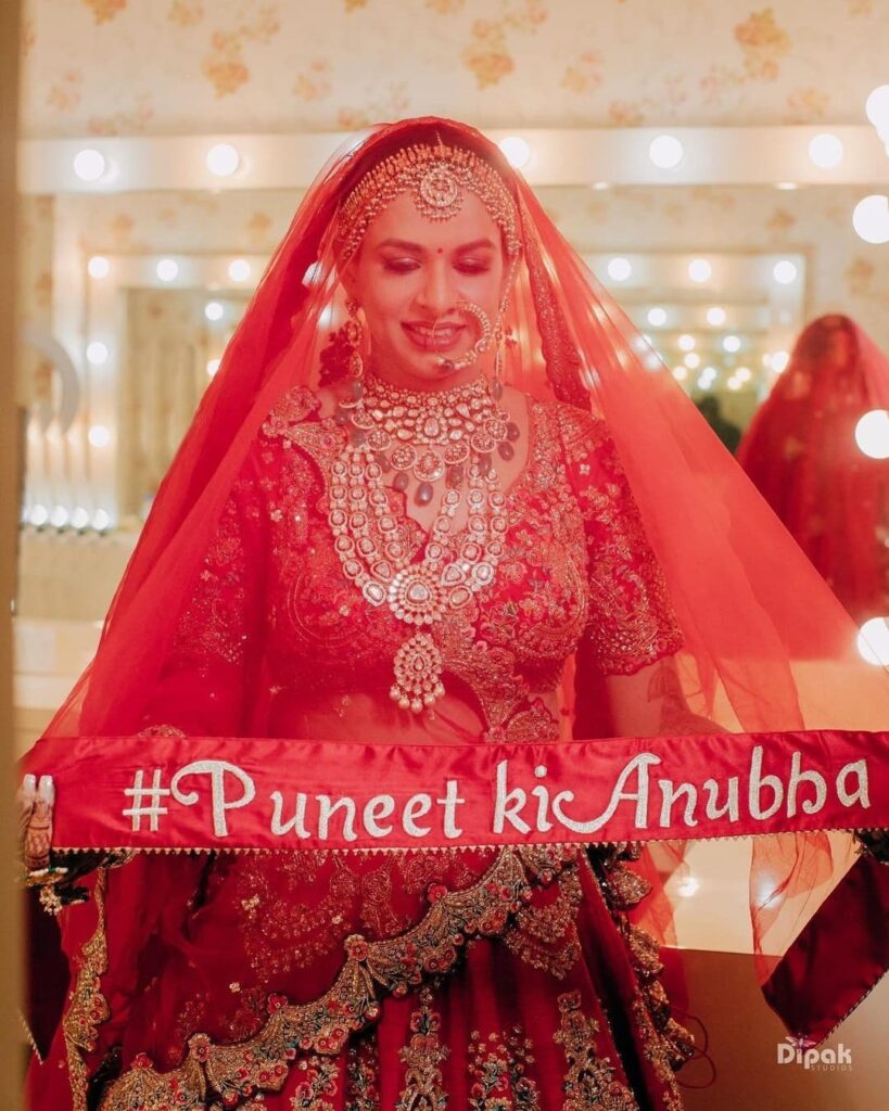 Bridal Poses With Dupatta