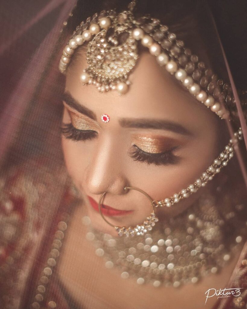 Bridal Poses With Dupatta