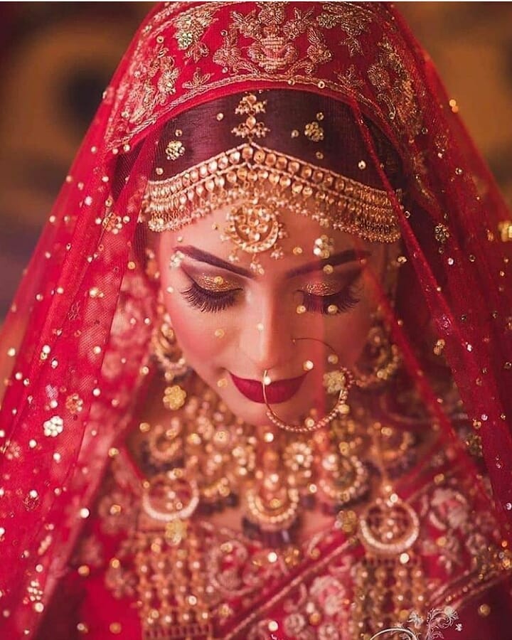 Bridal Poses With Dupatta