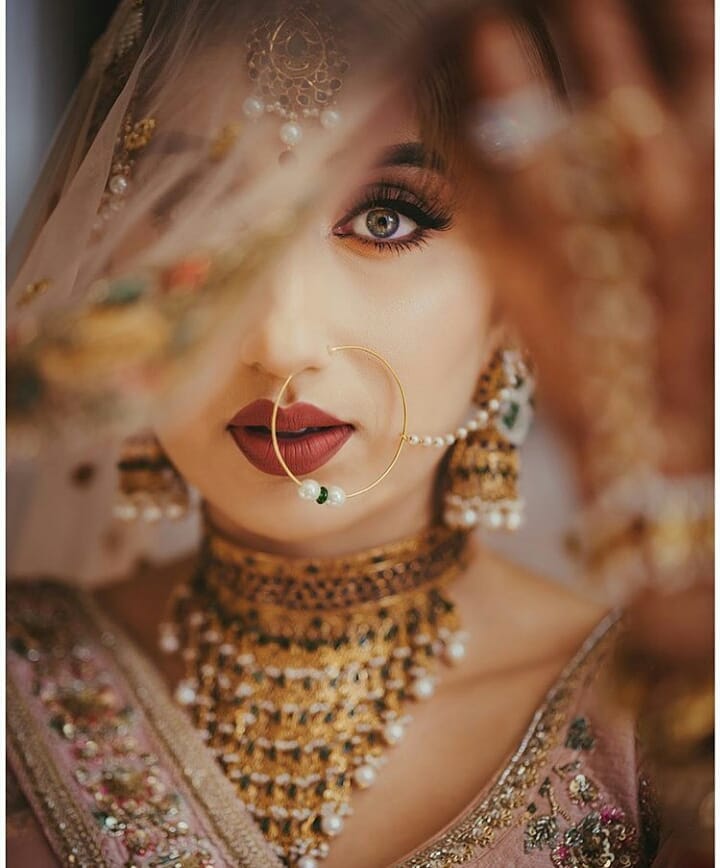 Bridal Poses With Dupatta