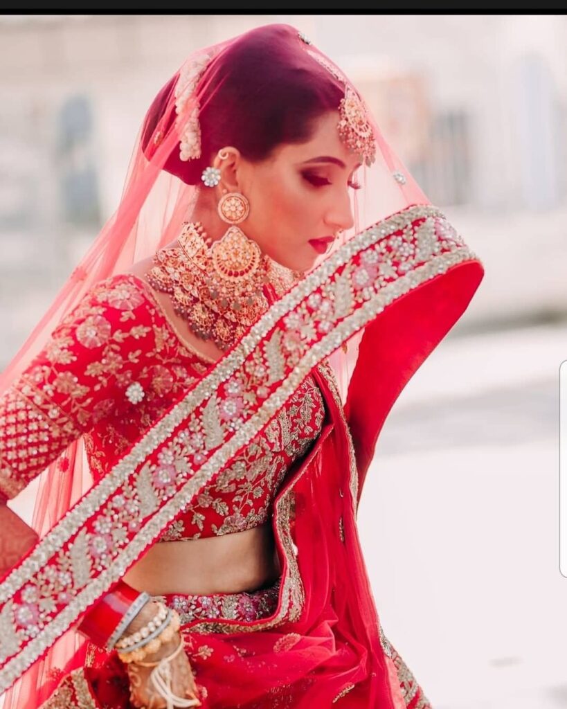 Bridal Poses With Dupatta