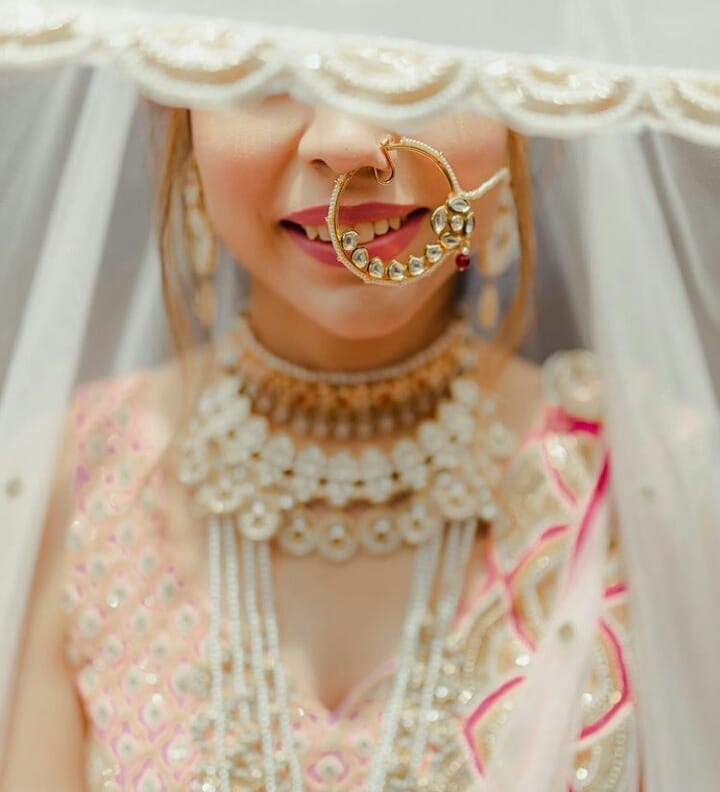 Bridal Poses With Dupatta