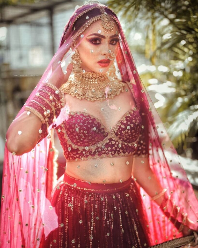 Bridal Poses With Dupatta