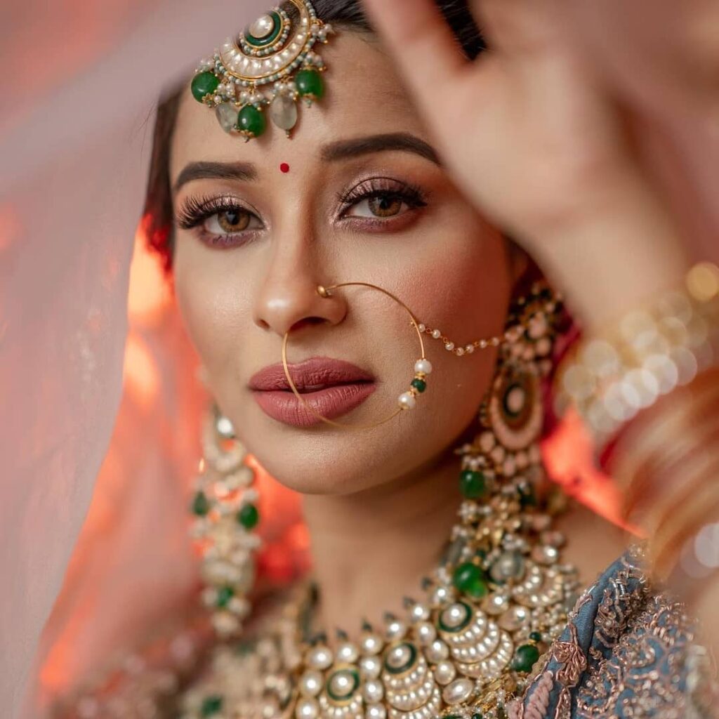 Bridal Poses With Dupatta