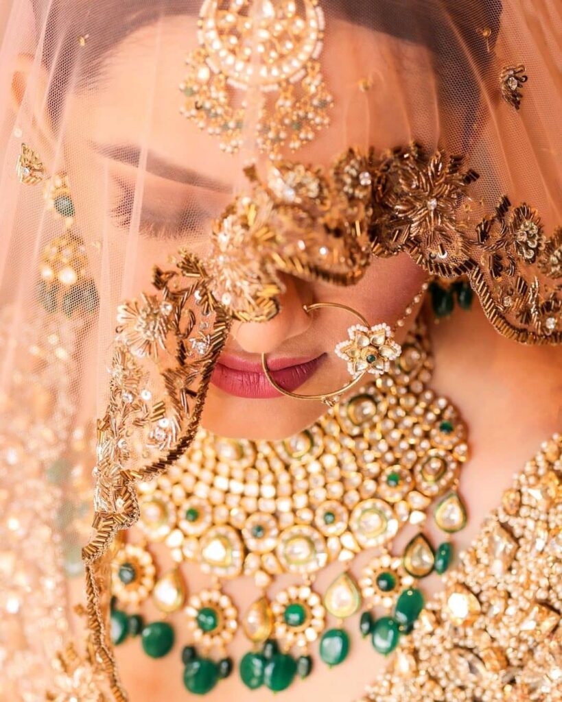 Bridal Poses With Dupatta