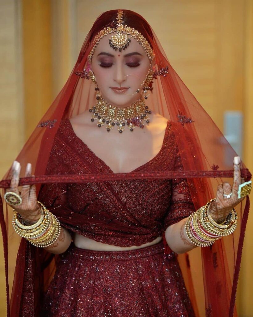 Bridal Poses With Dupatta