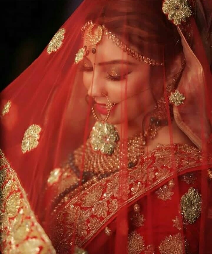 Bridal Poses With Dupatta