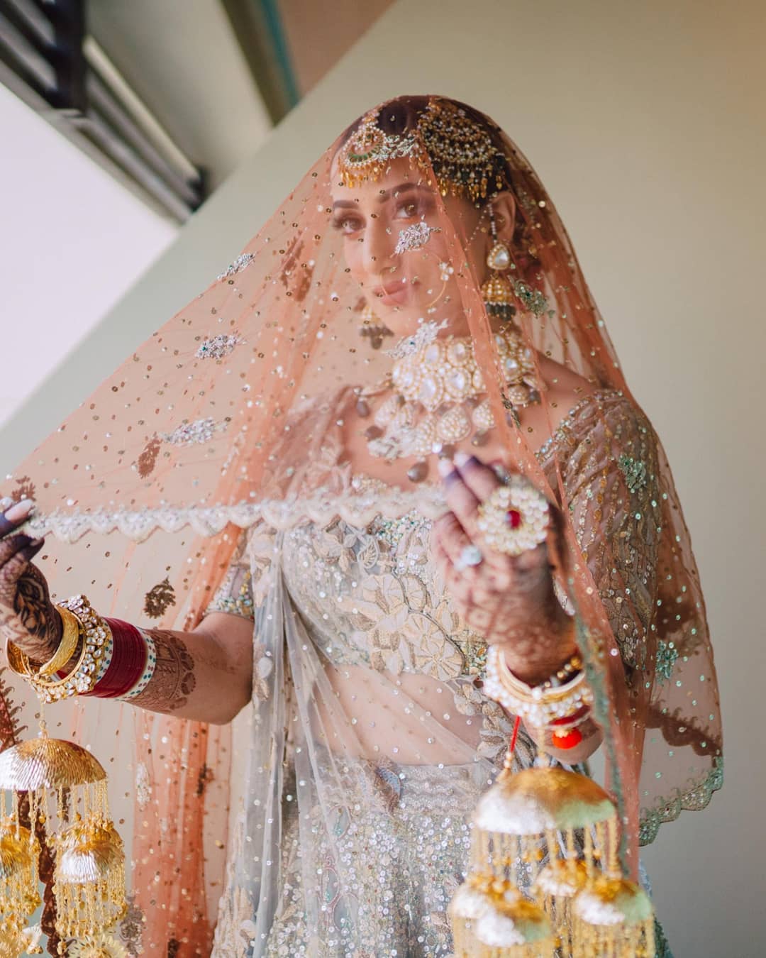 51 Bridal Poses With Dupatta (veil Shots) For This Wedding Season - Wedbook