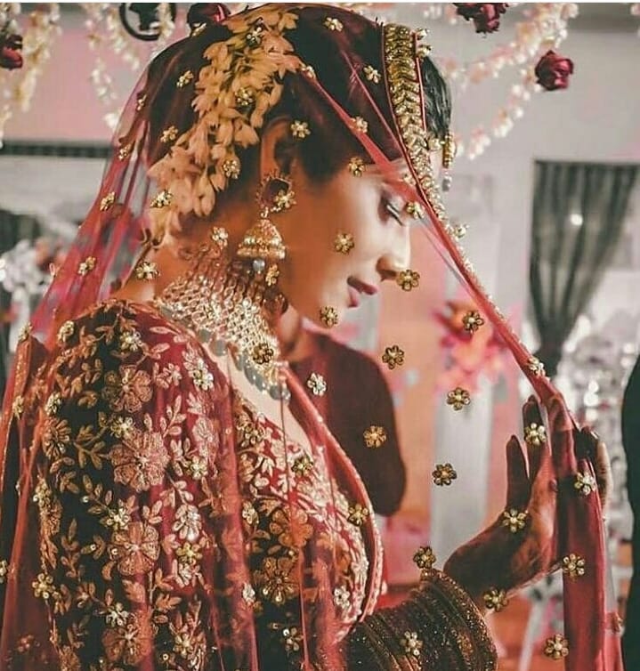 Bridal Poses With Dupatta