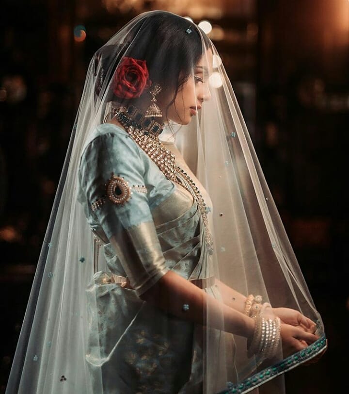 Bridal Poses With Dupatta