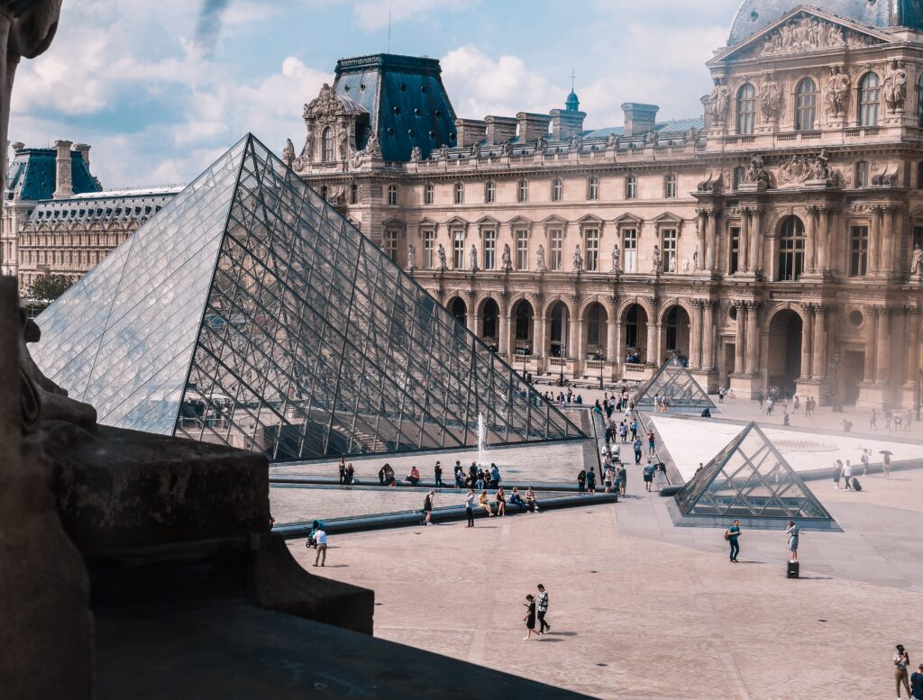  Louvre Museum