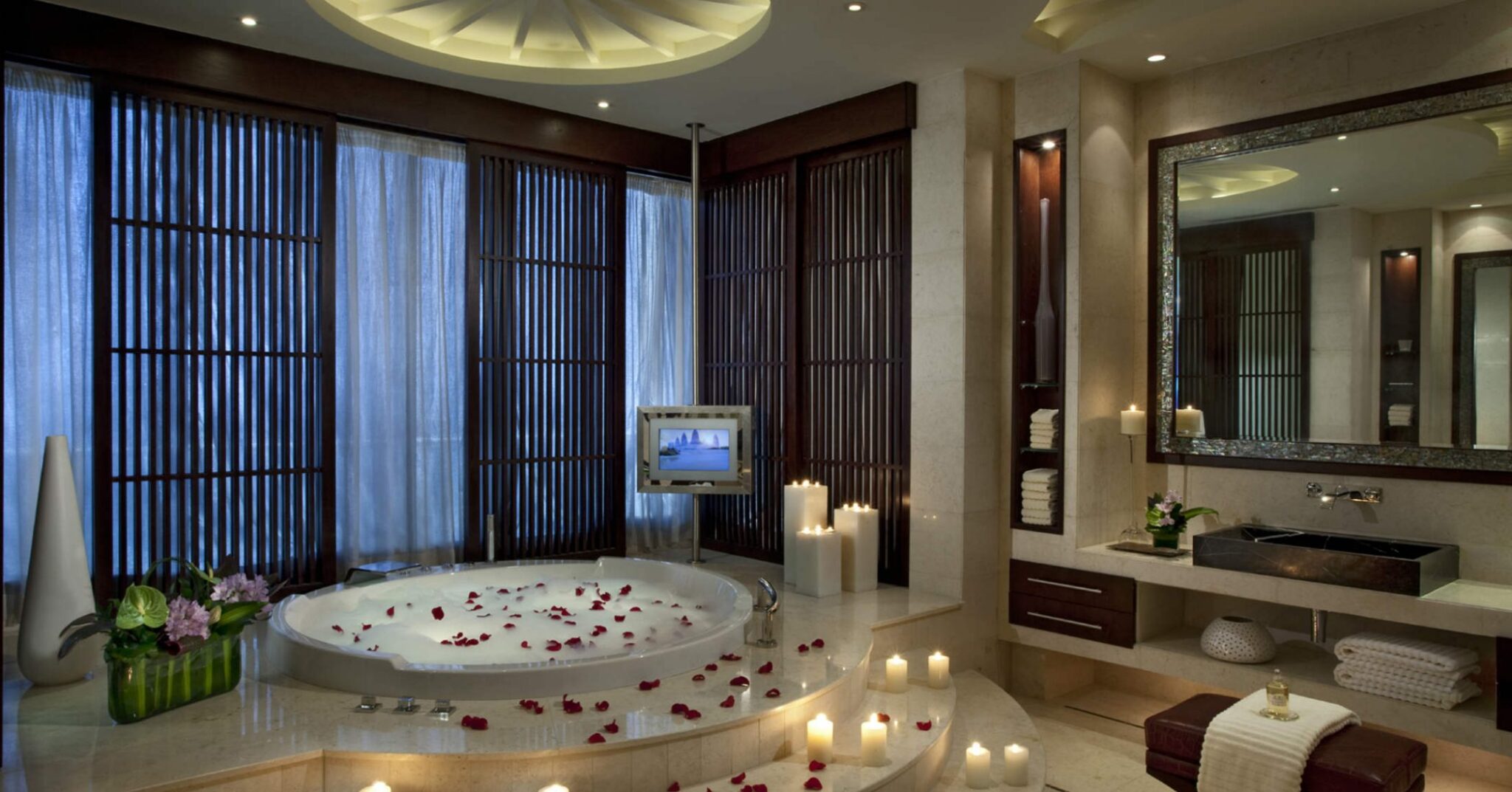 17 Romantic Honeymoon Suites With Jacuzzi In Room - Wedbook