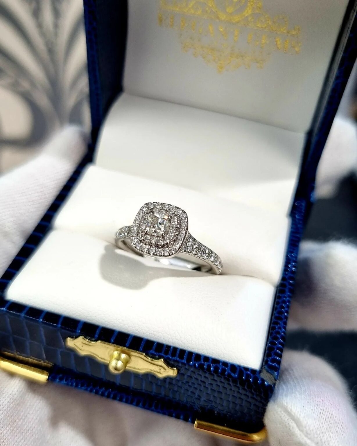 What Is A Halo Engagement Ring? + 67 Styles To Inspire Your Own! - Wedbook