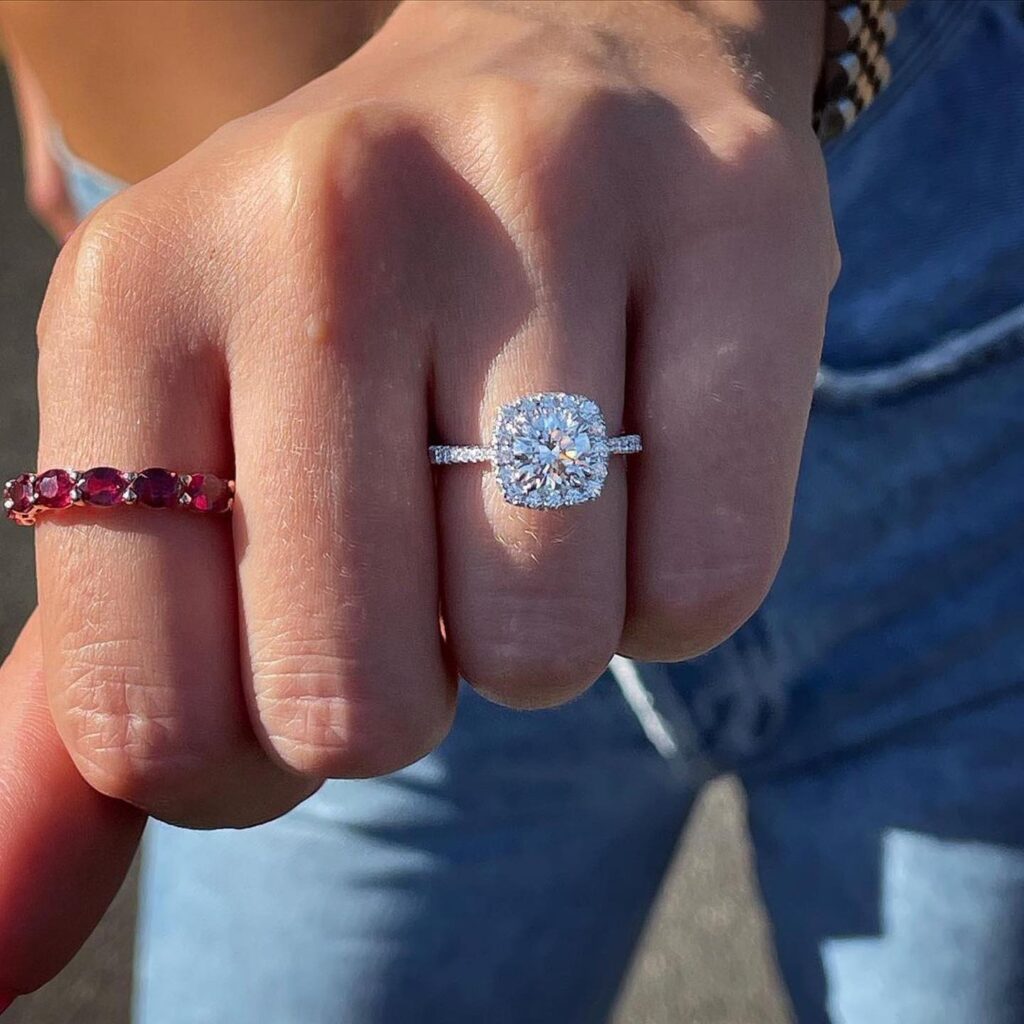 Diamond ring With Halo