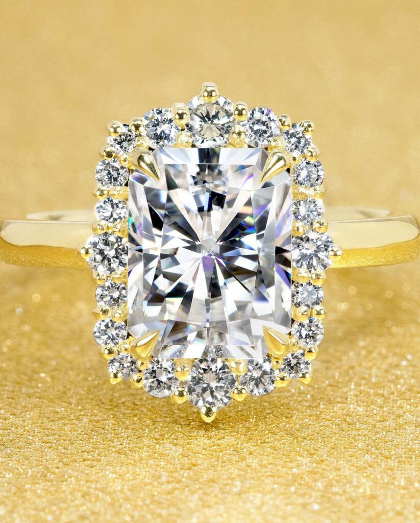 Halo Diamond Ring Gold