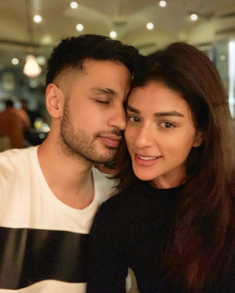 Arjun Kanungo & Carla Dennis