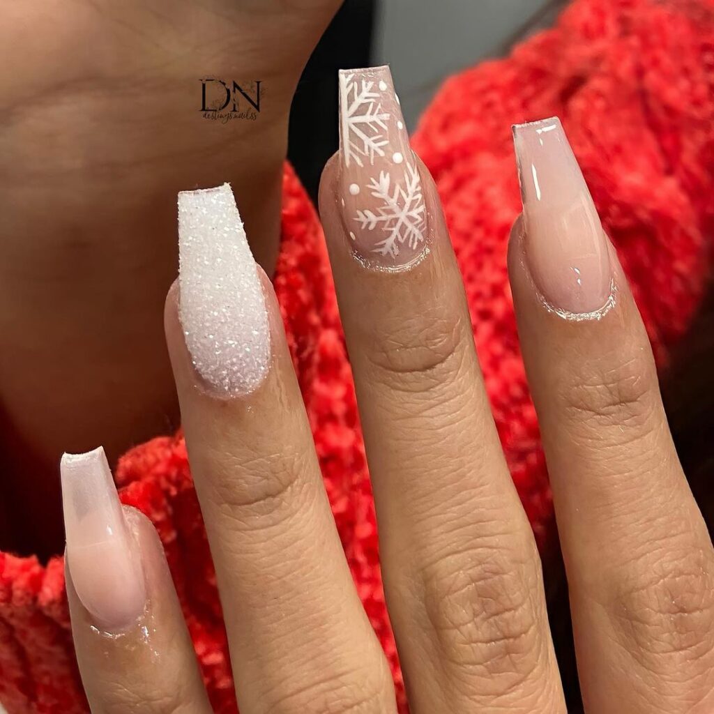 21 Cute and Simple Snowflake Nail Ideas for Christmas 2021 | FAYD