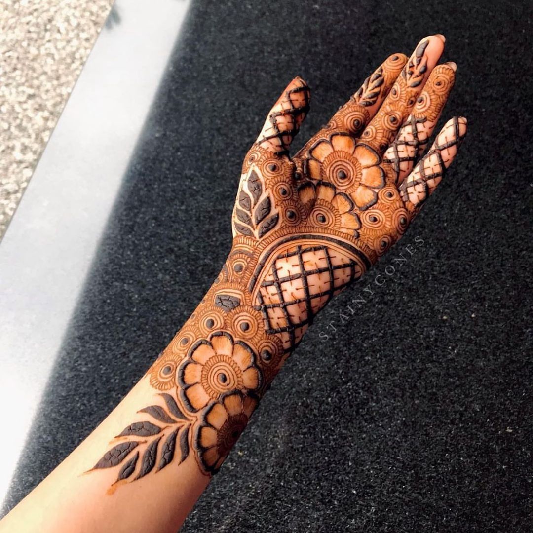 55 Half Hand Mehndi Design Ideas For The Wedding Season Wedbook 7638