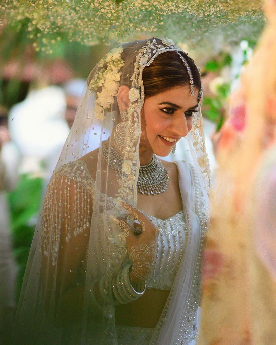 Bridal Guide: Things To Keep In Mind Before Your Bridal lehenga Fitting -