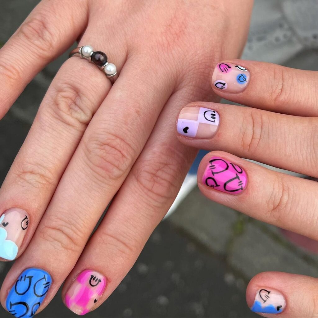 Smiley Face Nails