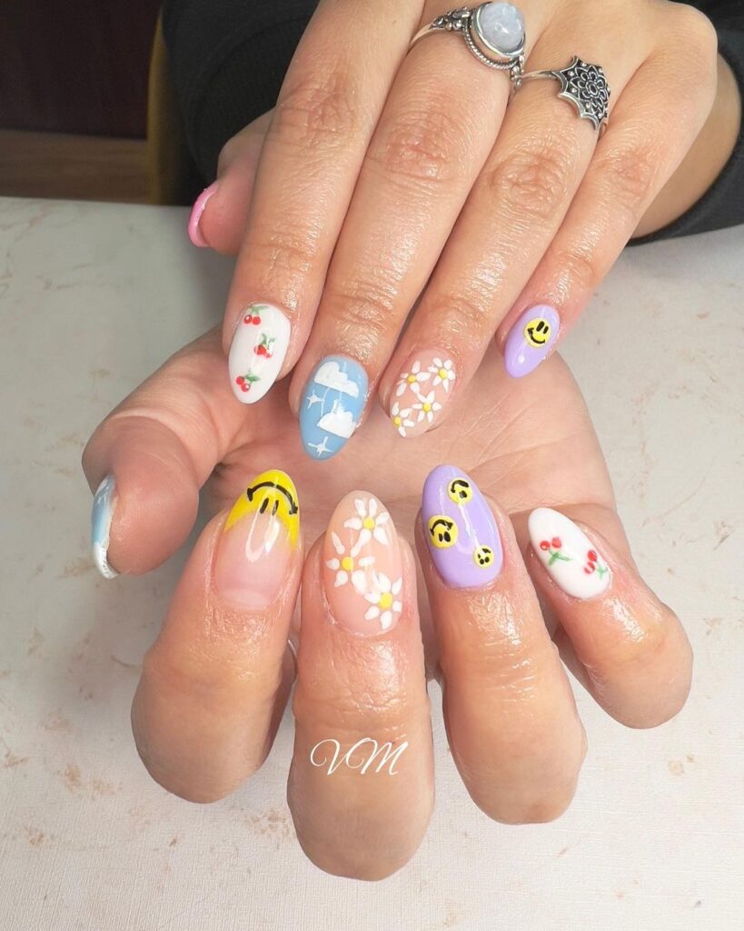 Smiley Face Nails Black & White