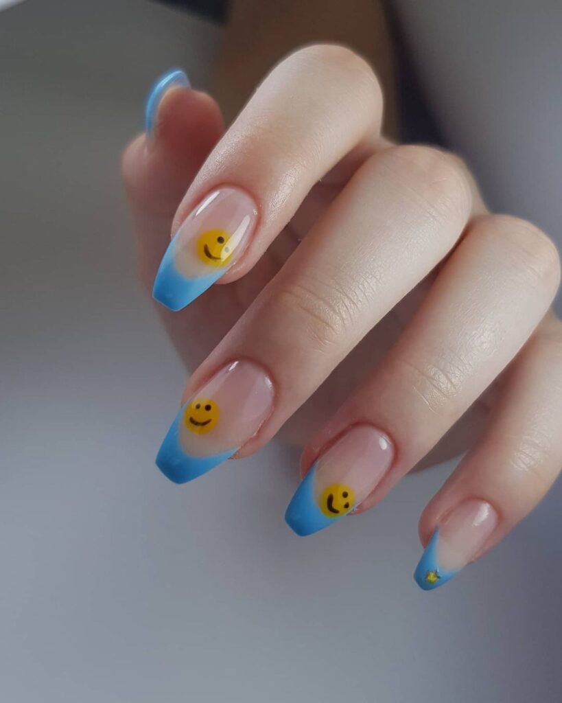 Smiley Face Nails Black & White