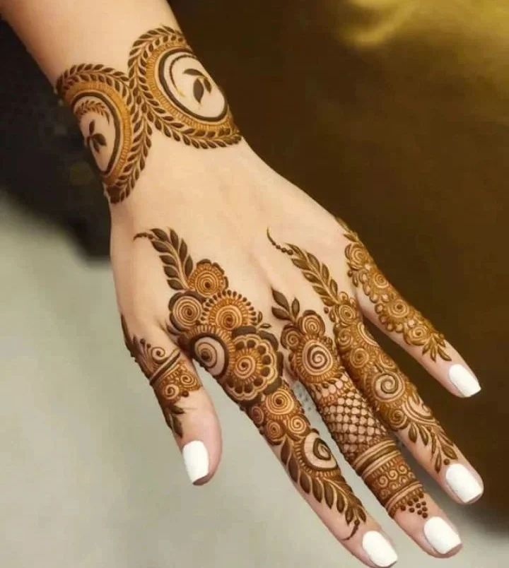 Small Mehndi Design For Back Hand