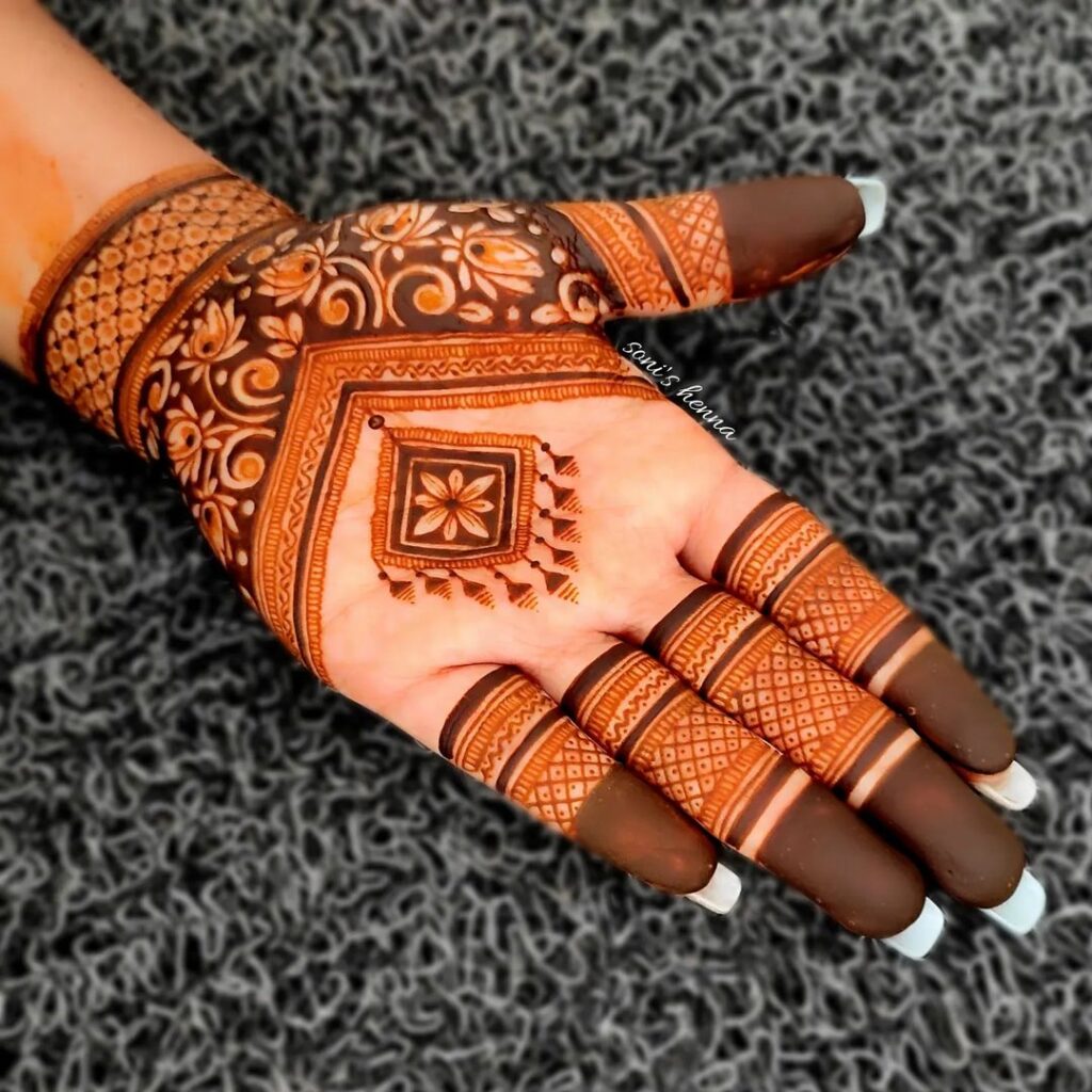 Small Mehndi Design For Back Hand