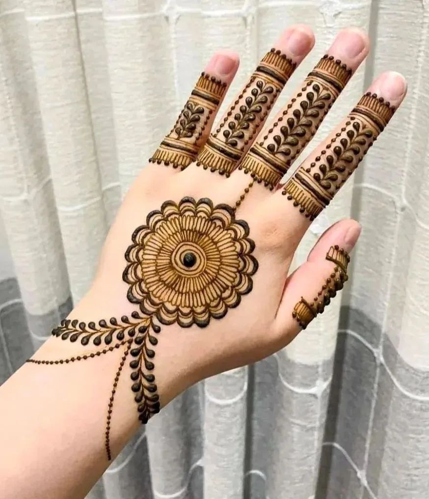 Cute Small Mehndi Designs