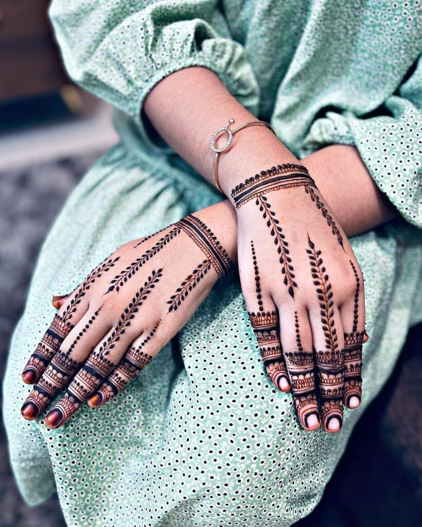 Cute Small Mehndi Designs