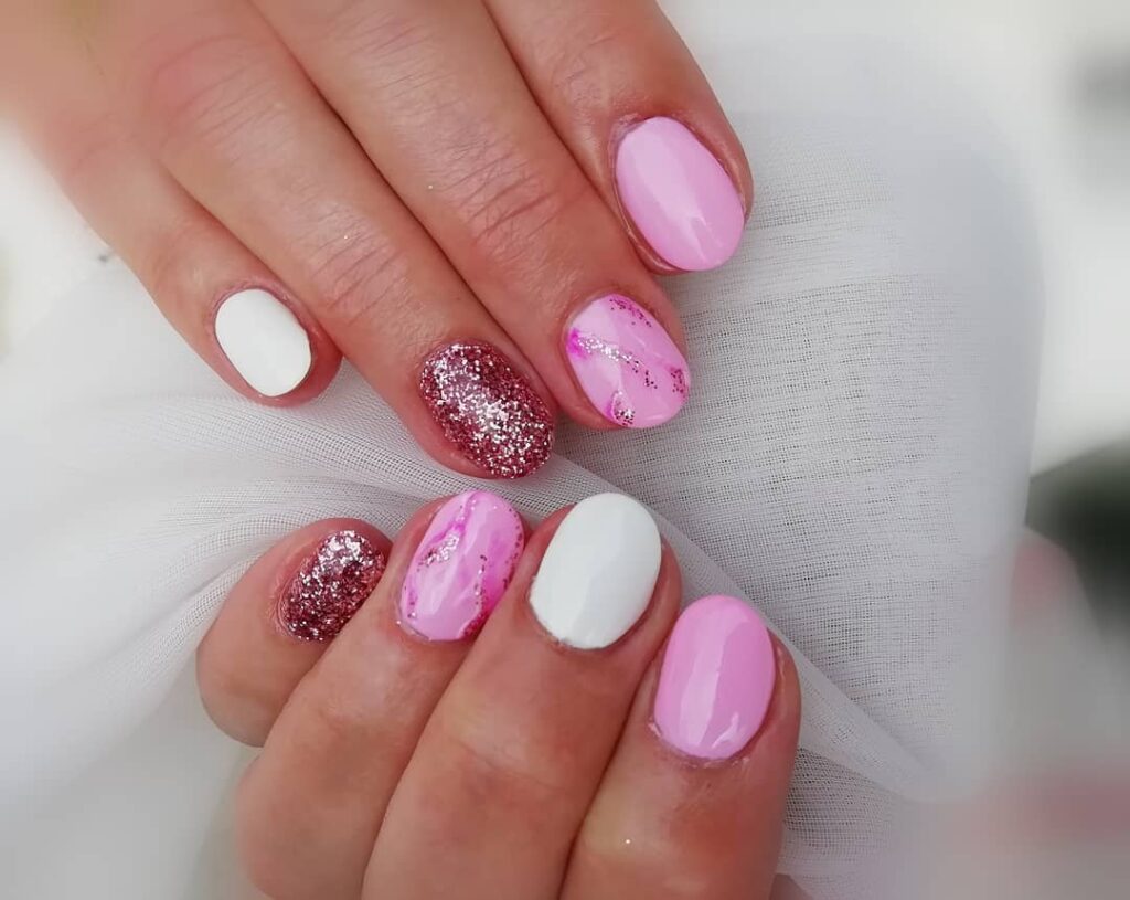 Pink & White Ombre Nails With Design